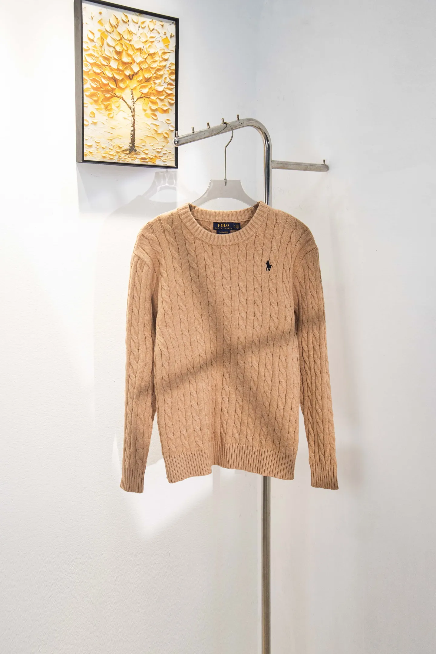 P210 model number: Y195 Ralph Lauren men's round neck sweater men's hemp flower original collar sweater. The version is really good-looking. It can be worn alone or as a jacket to be worn inside or outside. The upper body shows personal fashion charm. Four colors are available. The same style for men and women. A must-see item for new summer products. Tag, hanging grain, washed, packaging bag, full set of accessories. Very good appearance, super exquisite workmanship. Size: S-XL